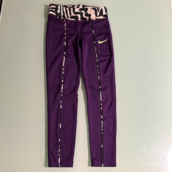 The Nike One Full Length Tight Fit Leggings Glow in the Dark Size Medium Youth - Picture 3 of 4